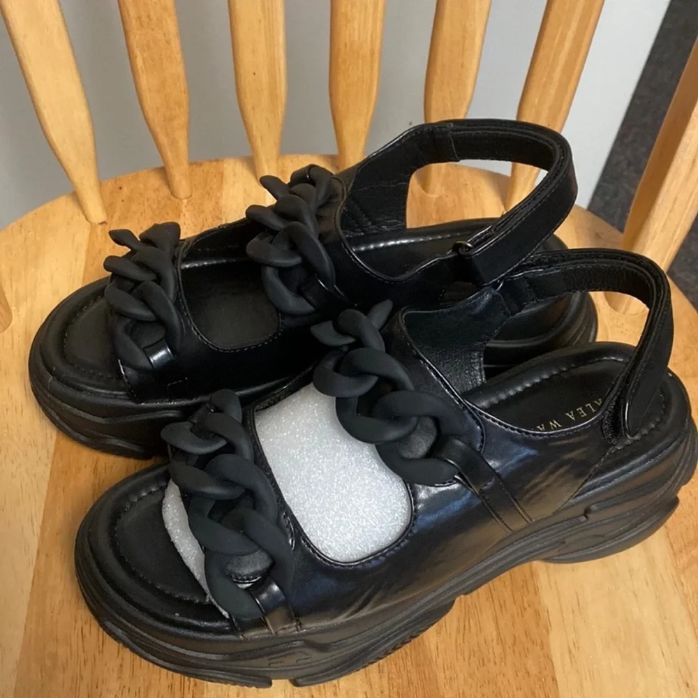 - AZALEA WANG BLACK CHUNKY CHAIN 2” PLATFORM SANDALS Brand new